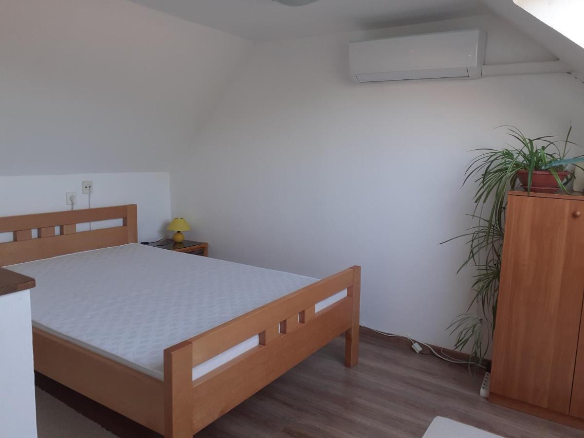 Eva Vendeghaz Villa ตาตา ภายนอก รูปภาพ